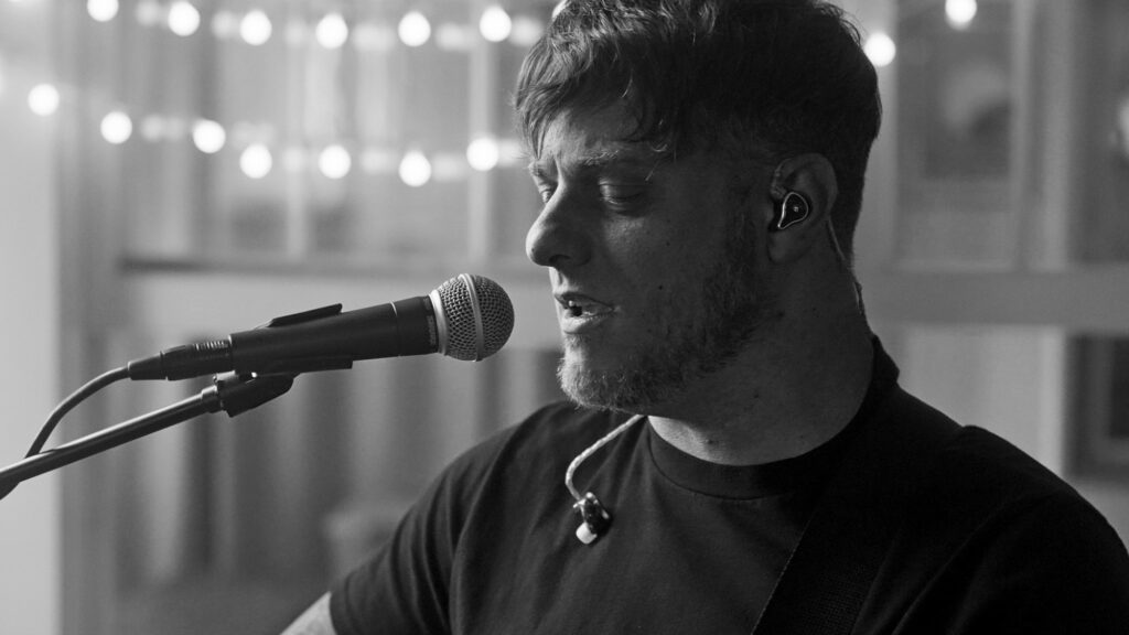 Stephen Perry singing at Mosaic Set